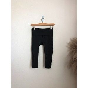 Lululemon black Reveal Crop‎ (15") legging size S